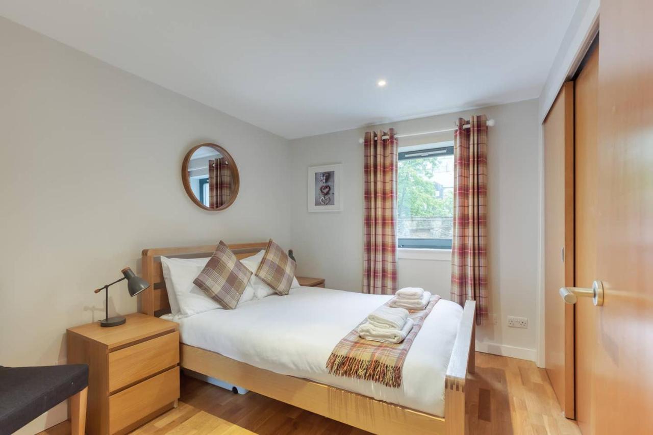 *amazing Location!*in Heart Of The City. 2br & Cot Appartement
